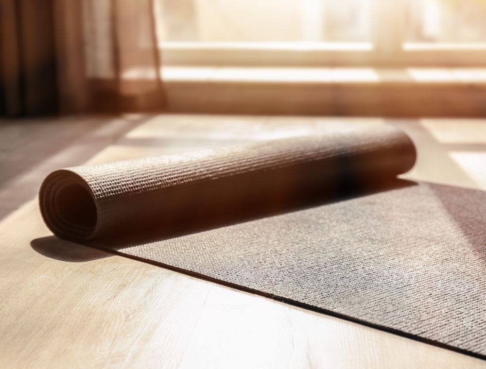 Tarifs des cours de yoga Harmonie Project à Agde – tapis de yoga prêt pour la pratique dans une ambiance apaisante.