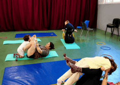Séance de yoga parent-enfant à Agde avec Harmonie Project